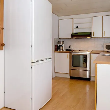 2 Person In Apartment *